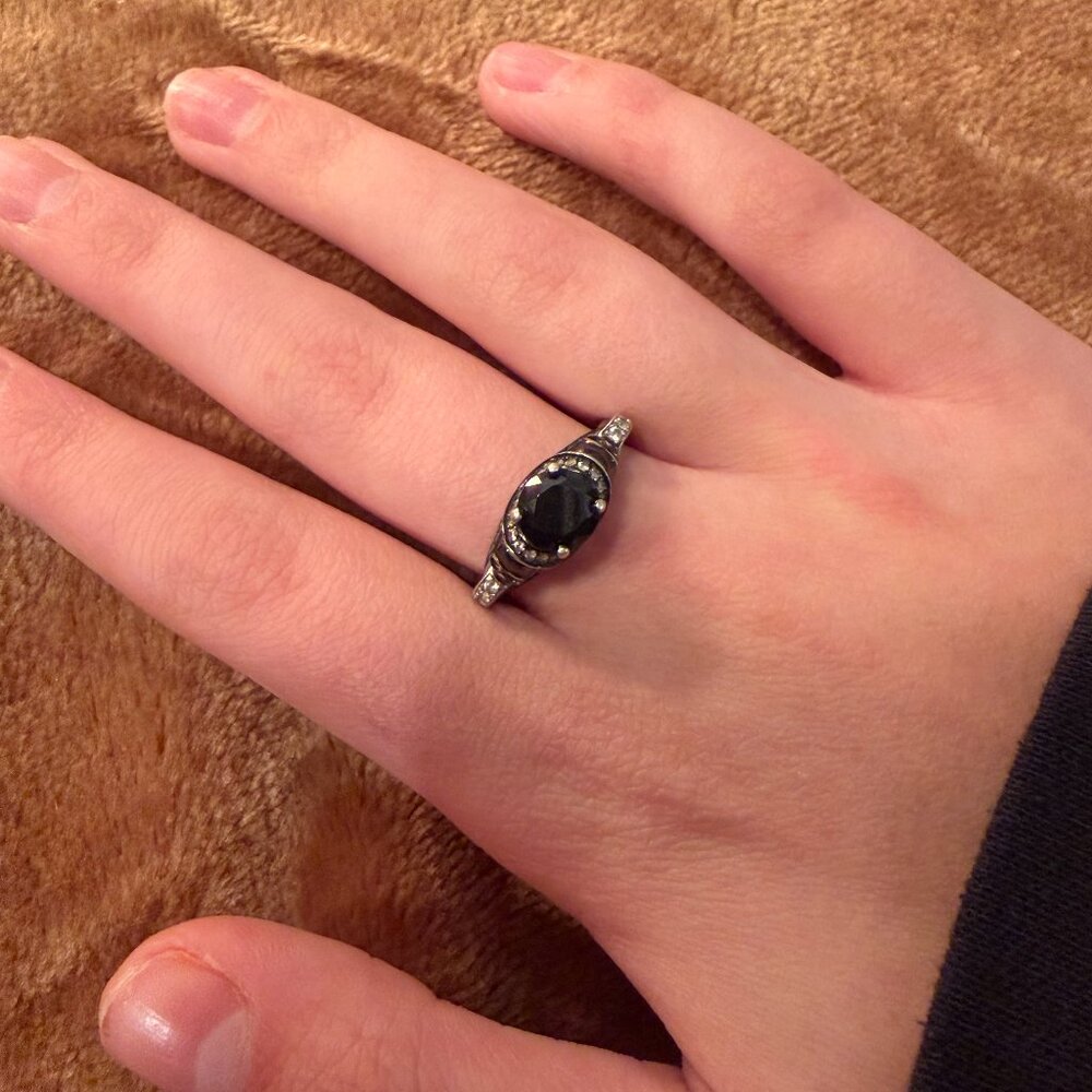 Jeulia Black Stone Ring With Skulls